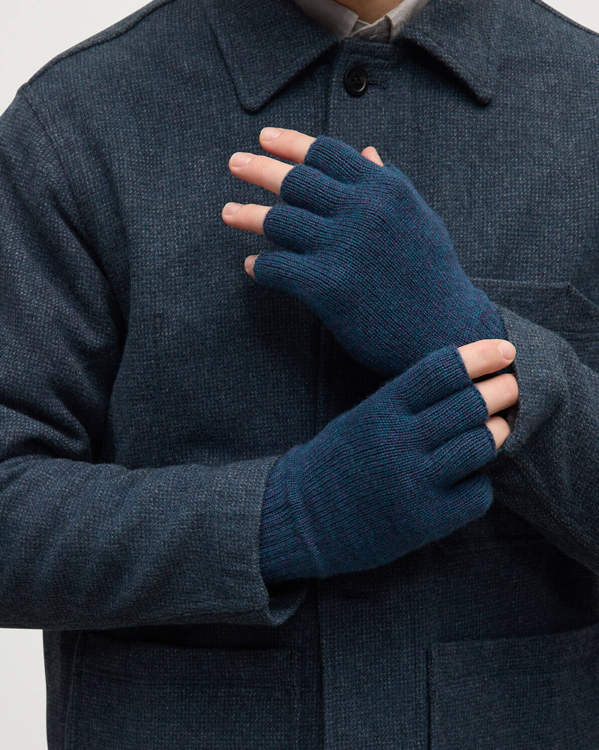 Johnstons of Elgin blue cashmere fingerless gloves HAY02223HD7321ONE