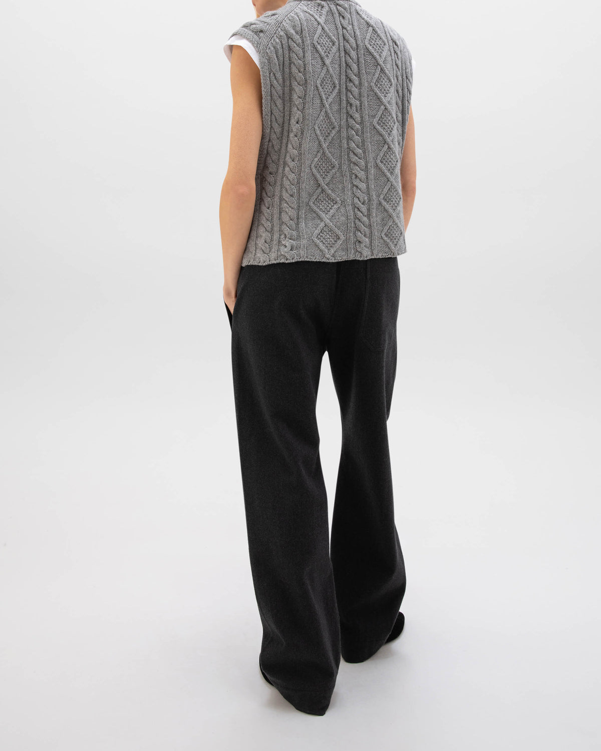 Johnstons of Elgin AW24 Women's Knitwear Light Grey Aran Cable Oversize Cashmere Tank KAC05321HA0308