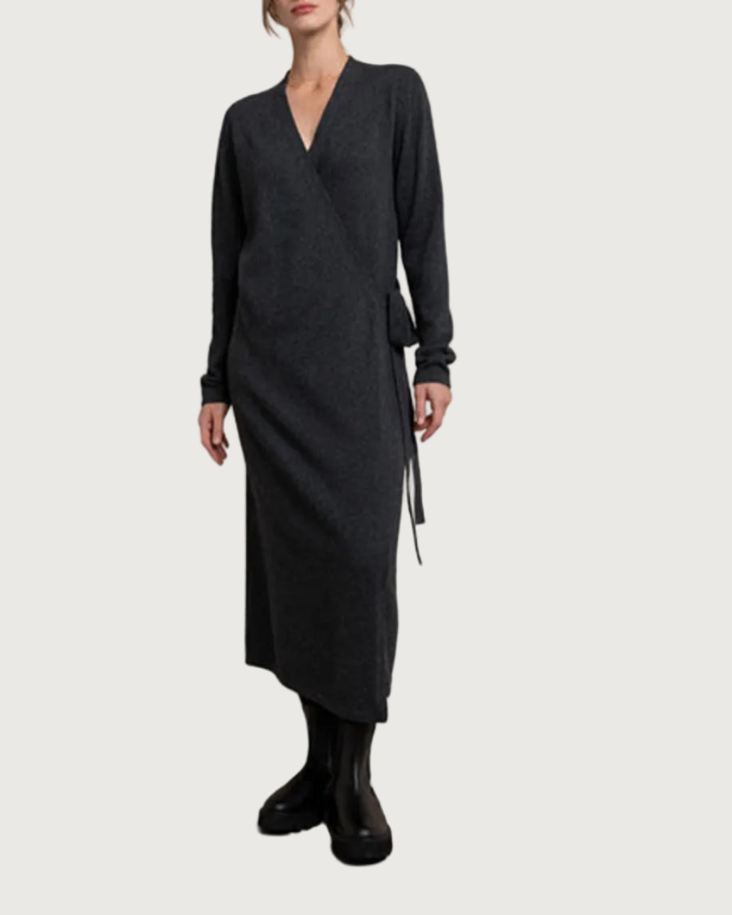 Woman wearing a dark gray dress against a plain background KAP05047HA9866