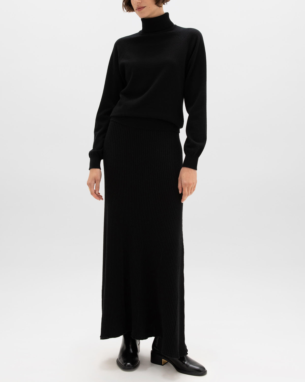 Johnstons of Elgin AW24 Women's Knitwear Black Cashmere Roll Neck KAP05275SA0900