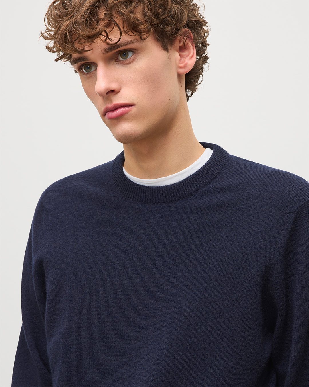 Johnstons of Elgin Men's Knitwear Dark Navy Classic Cashmere Navy Round Neck Jumper KAP05471SD7666