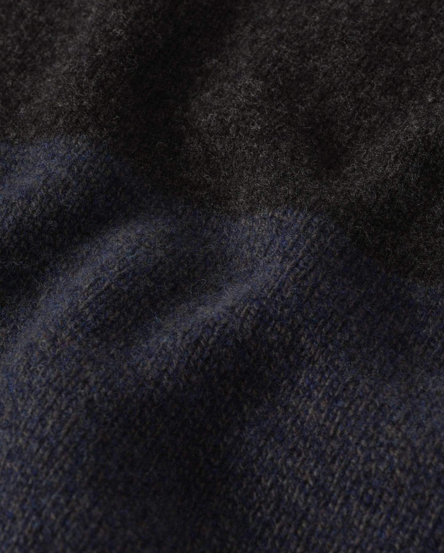 JOHNSTONS OF ELGIN OGILVIE CREW SWEATER LAMBSWOOL COLOURBLOCK CREW NECK SWEATER DARK GREY 100% LAMBSWOOL KDI00816Q26348