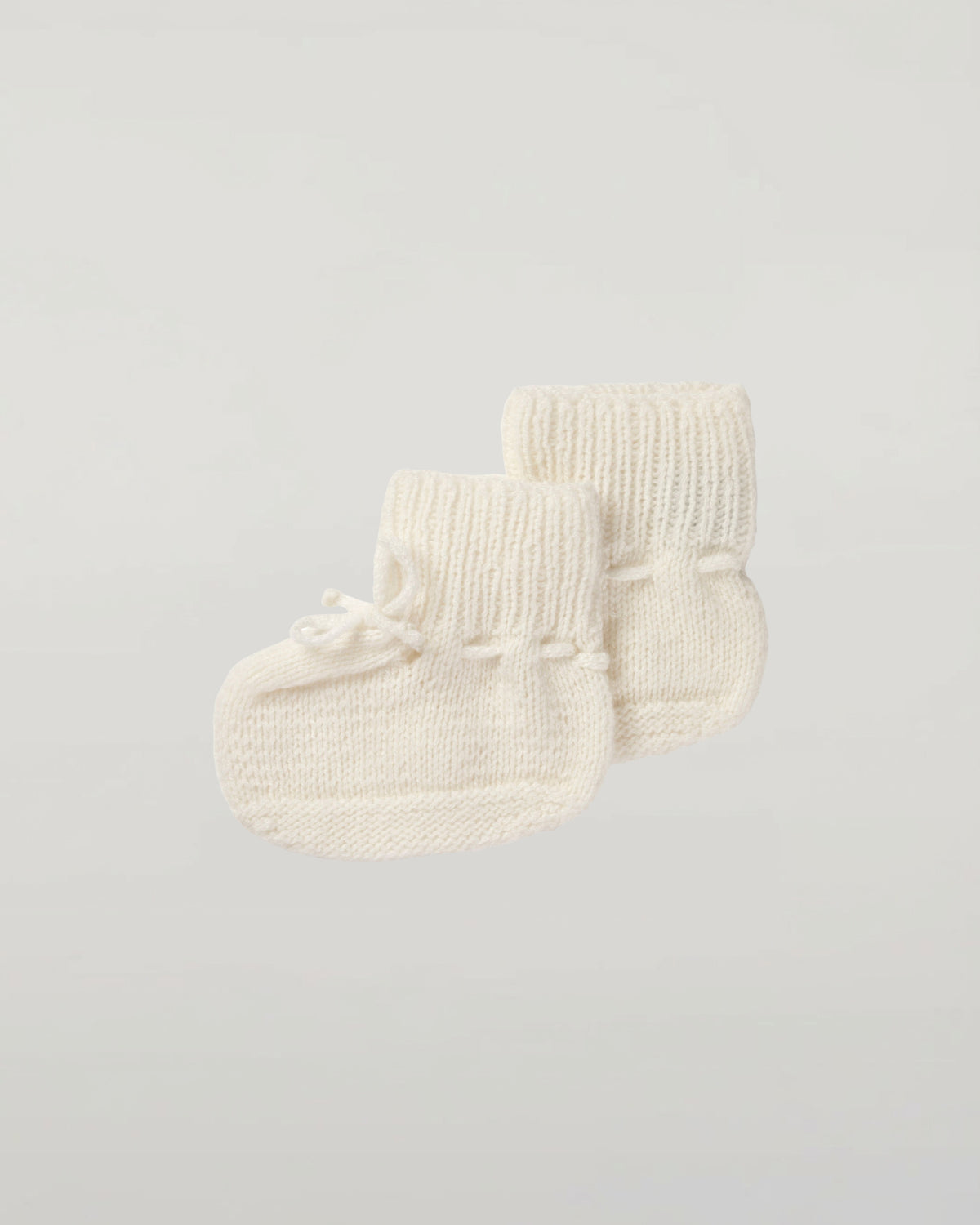 Johnstons of Elgin’s Gift Set includes our Cashmere Pointelle Baby Blanket, Hat, Mittens & Booties in Ecru on a white background AW21GIFTSET18A