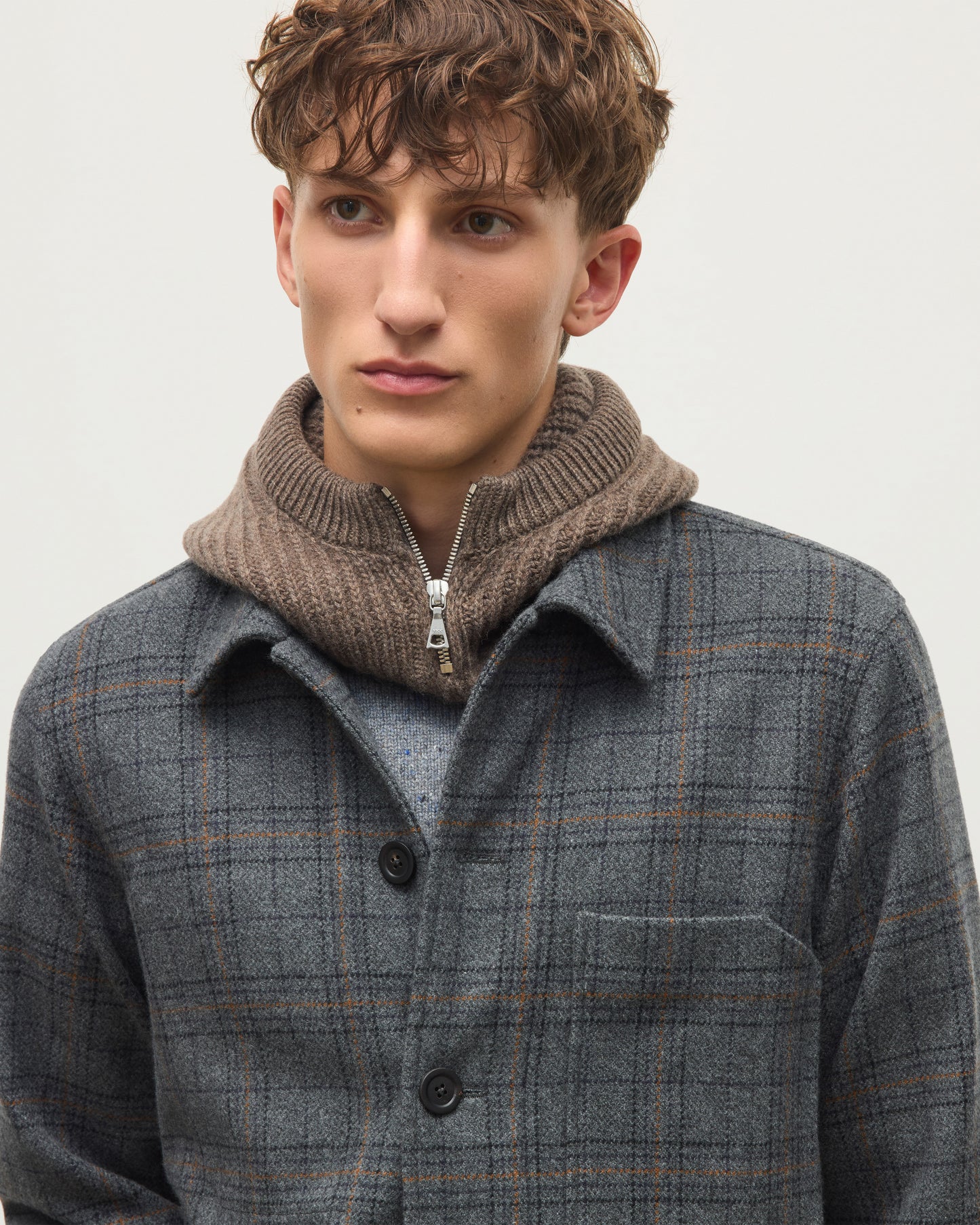 JOHNSTONS OF ELGIN CASHMERE RIBBED NEVIS HOOD WITH ZIP FASTENING BROWN 100% CASHMERE WITH MEN'S WEAVERS JACKET I GREY TARTAN HAY03615Q26297ONE