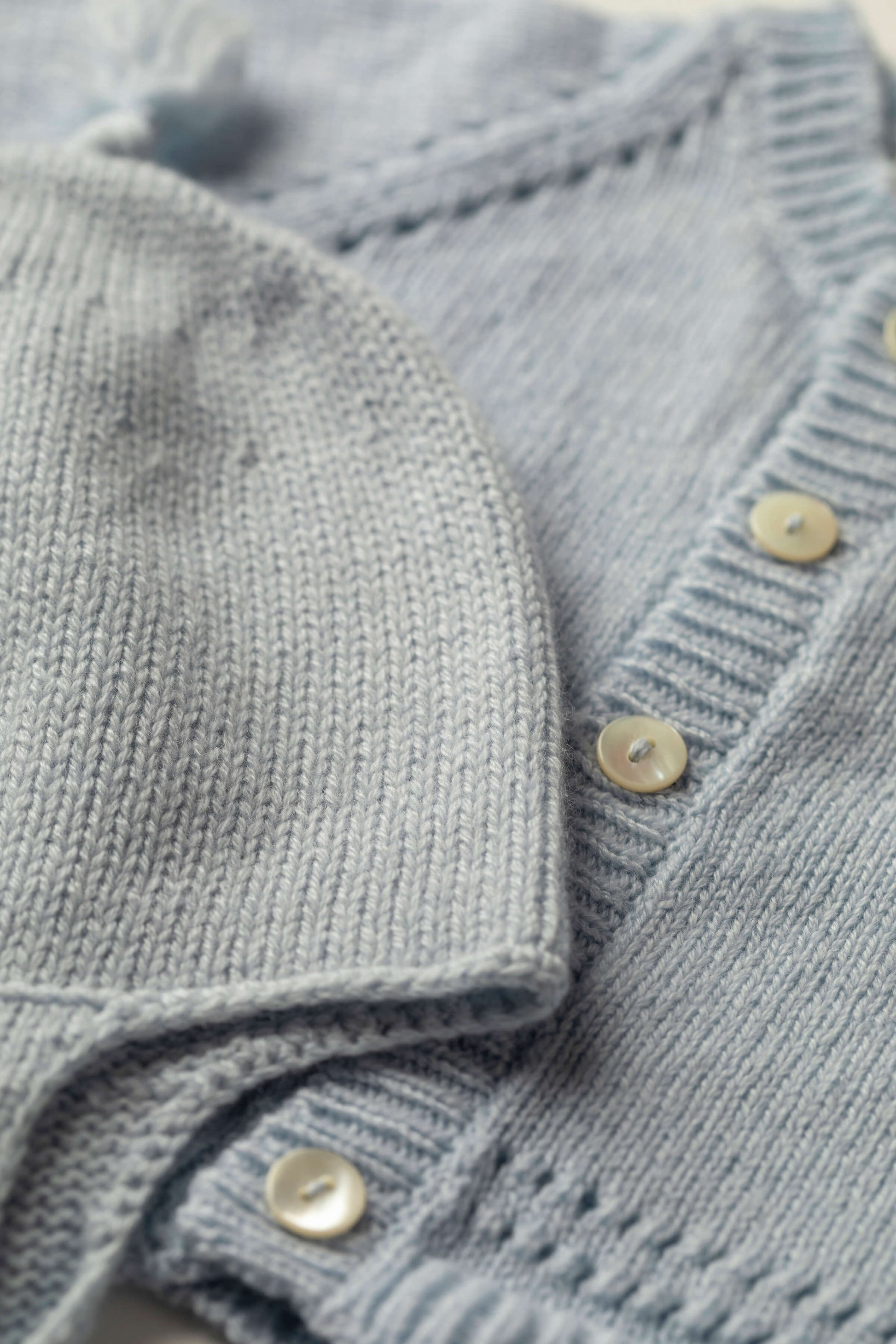 Johnstons of Elgin Baby Handknits Powder Blue Hand Knit Cashmere Baby Cardigan & Cashmere Beanie Giftset AW21GIFTSET19C