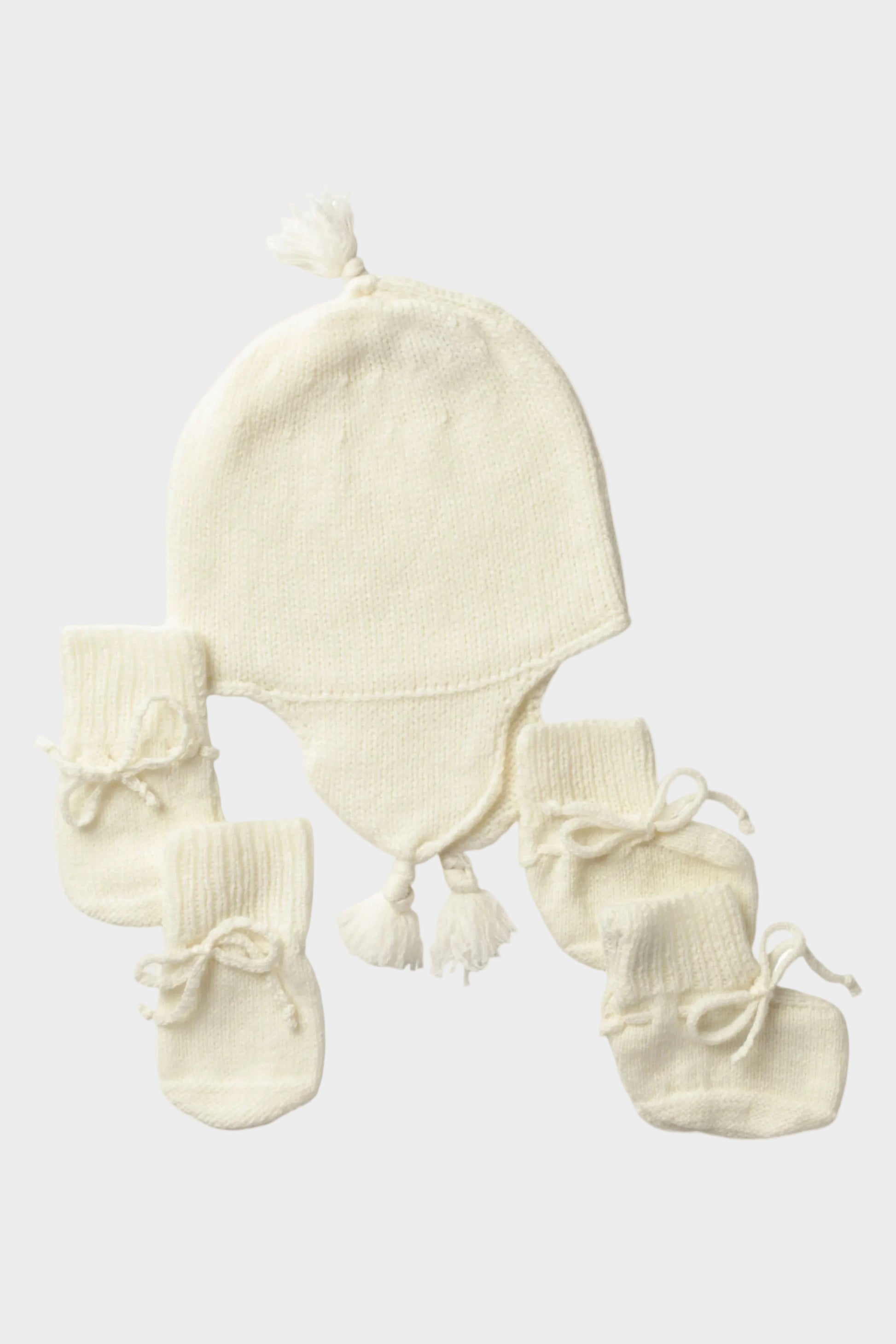 Johnstons of Elgin’s Baby's 1st Cashmere Accessories Gift Set with White AW21GIFTSET20A