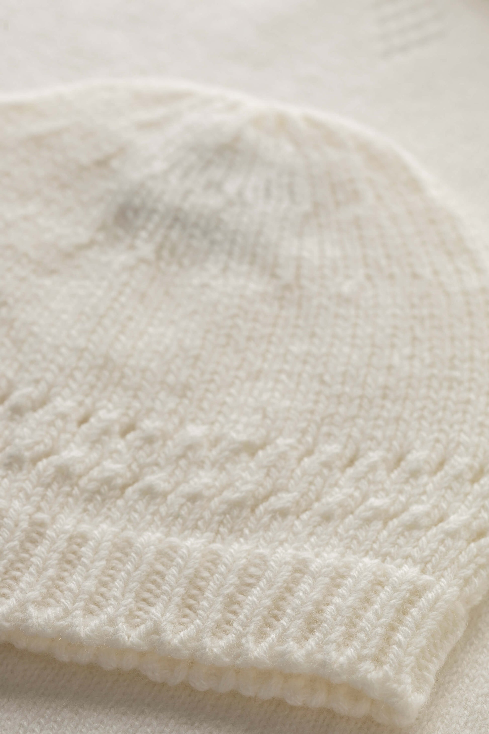 Johnstons of Elgin Baby Handknits Ecru Hand Knitted Cashmere Baby Beanie JA000132SA0132ONE