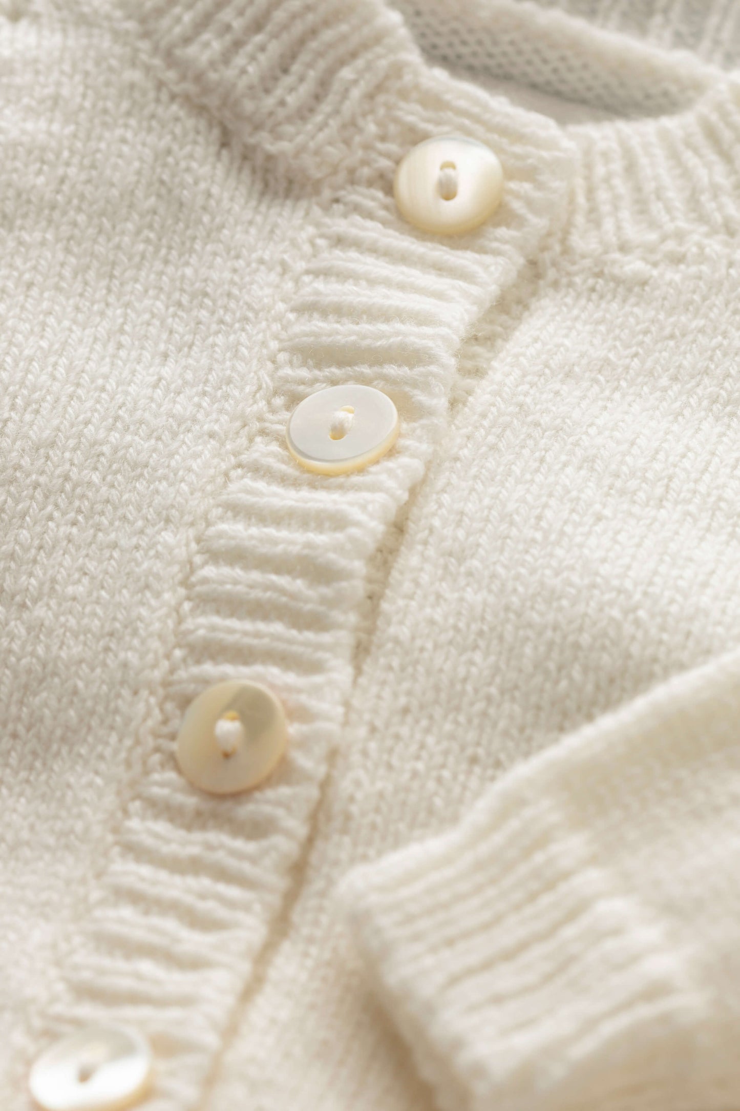Johnstons of Elgin Baby Handknits ECRU Hand Knit Cashmere Baby Cardigan AW21GIFTSET19A