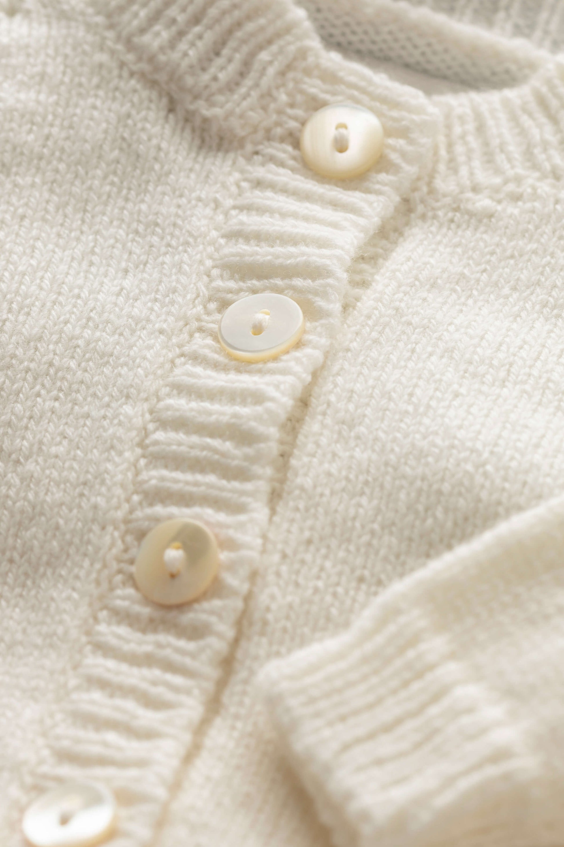 Johnstons of Elgin Baby Handknits ECRU Hand Knit Cashmere Baby Cardigan AW21GIFTSET19A