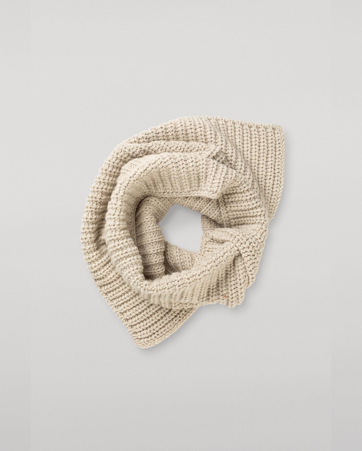 JOHNSTONS OF ELGIN CASHMERE LUXE COWIE RIB SNOOD WITH SHOULDER SPLIT NATURAL 100% CASHMERE HAB03312HA0402ONE