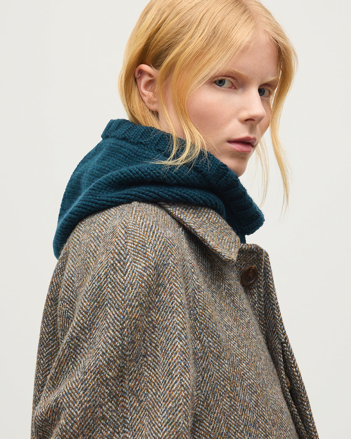 JOHNSTONS OF ELGIN CASHMERE LUXE PHOEBE SNOOD HOOD BOTTLE GREEN 100% CASHMERE HAB03405SC7341ONE