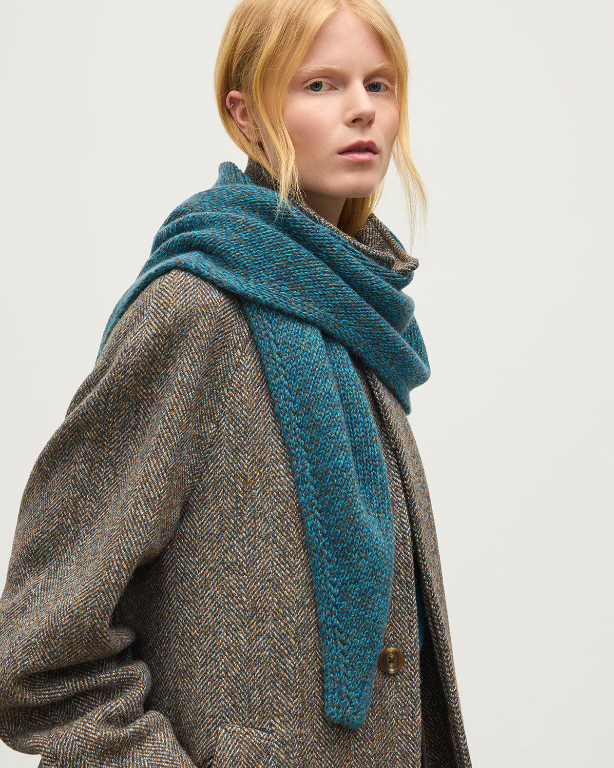 JOHNSTONS OF ELGIN CASHMERE MARL KEILL TRIANGLE SCARF BLUE MARL 100% CASHMERE HAB03648007012ONE