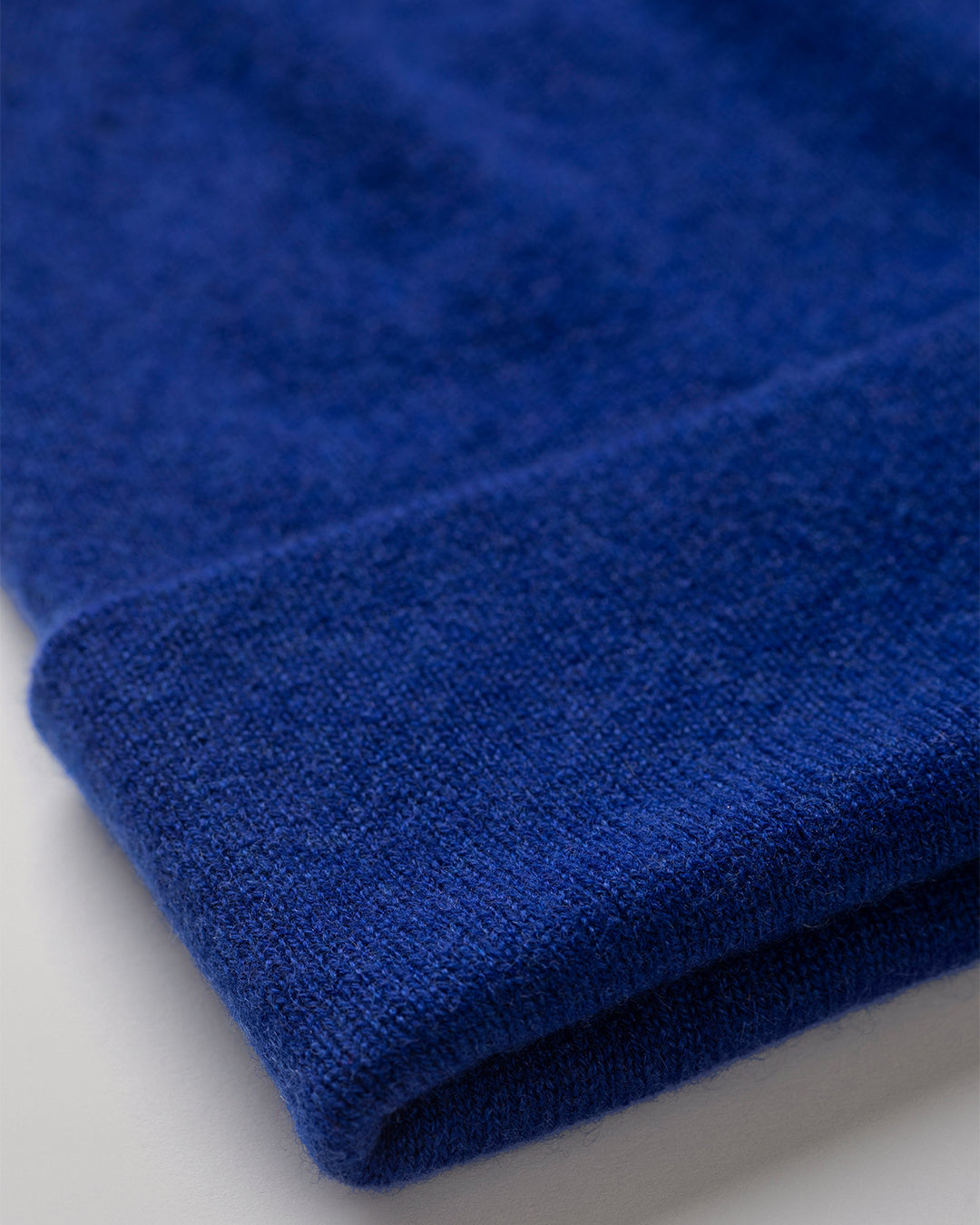 JOHNSTONS OF ELGIN BRAEMAR BEANIE BLUE 100% CASHMERE  HAE02655SD5326ONE