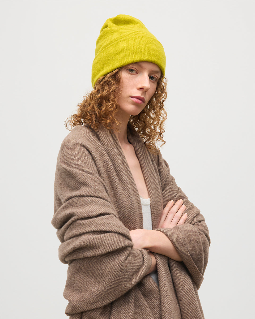 JOHNSTONS OF ELGIN CASHMERE BEANIE HAT 100% CASHMERE IN YELLOW WITH BROWN MOUNTAIN TWILL CASHMER THROW  HAE02655SC4716ONE