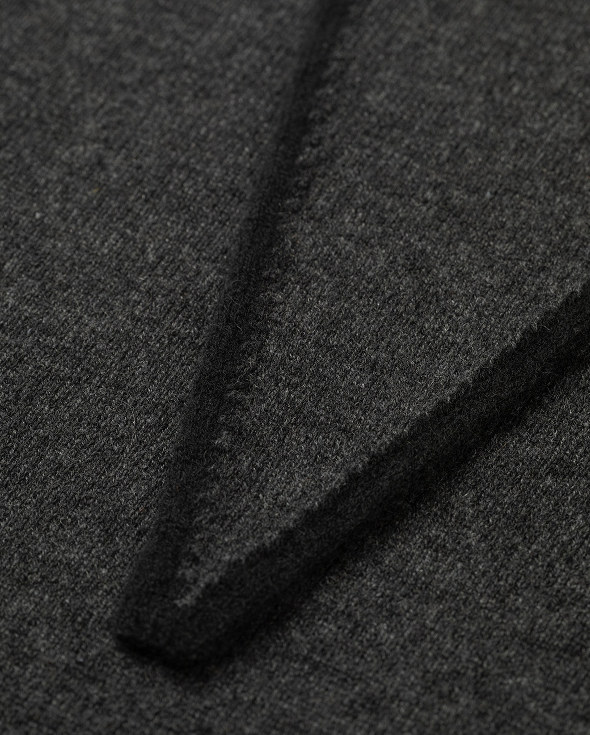 JOHNSTONS OF ELGIN CASHMERE GAUZY ETHEL DIAMOND SCARF BLACK & GREY 100% CASHMERE HAE03401Q26237ONE