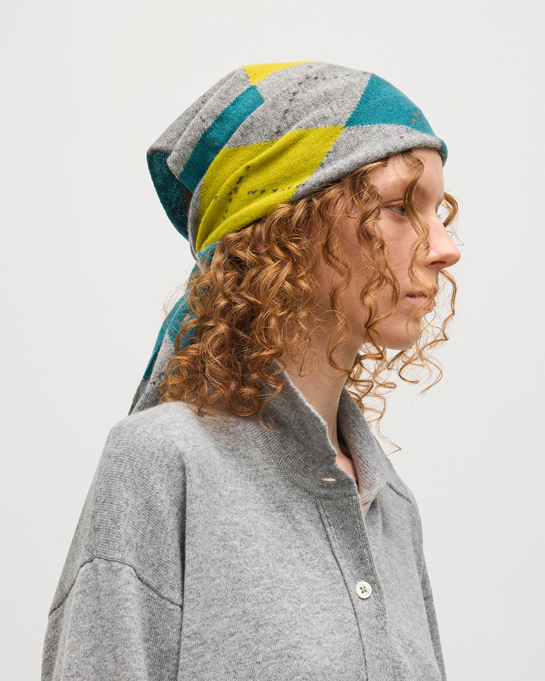 MODEL WEARING JOHNSTONS OF ELGIN CLAN BANDANA GREY 100% CASHMERE HAP03612JU1615ONE