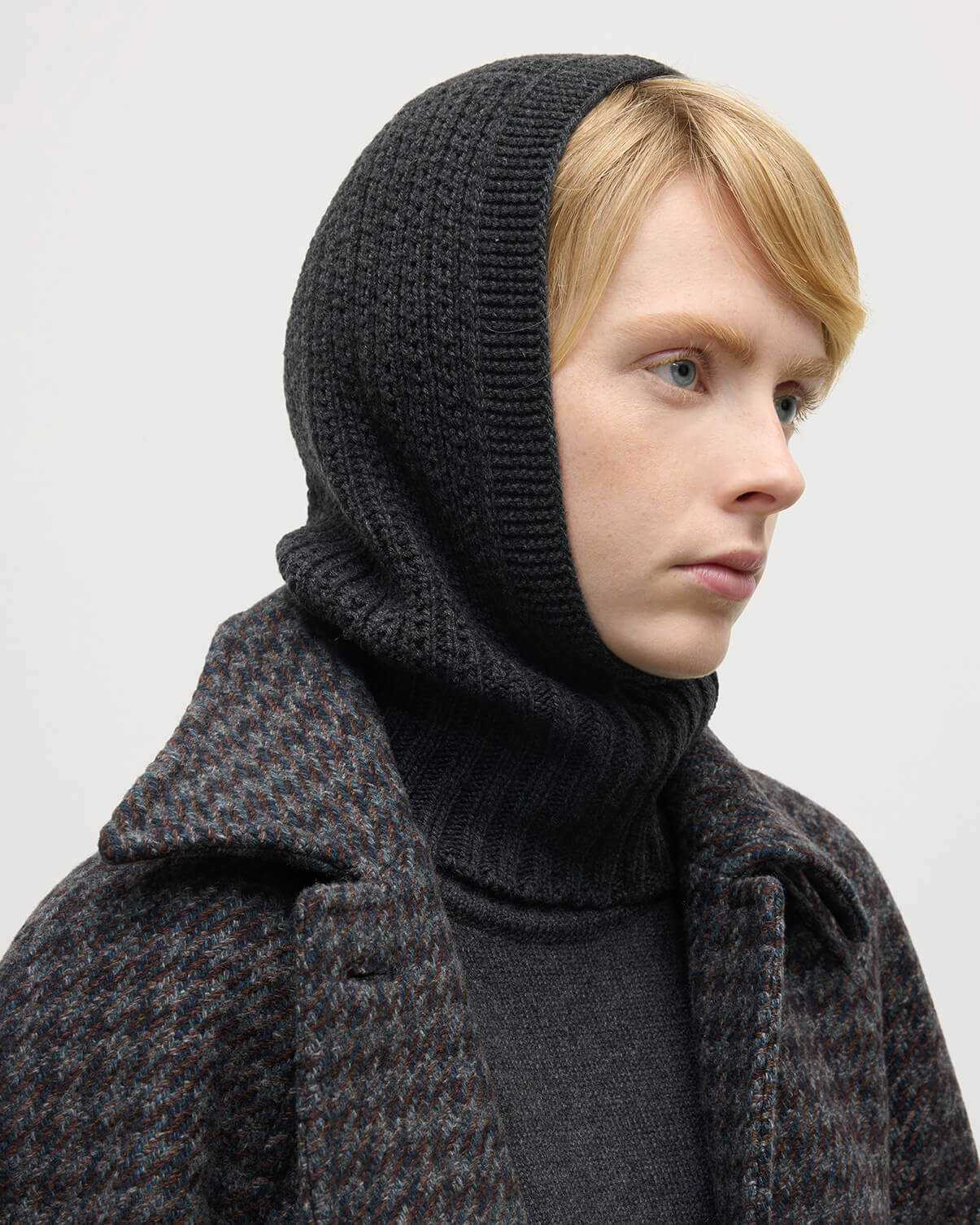 Johnstons of Elgin AW25 Knitted Accessories Charcoal Waffle Stitch Grey Cashmere Hood HAY03522HA7165ONE