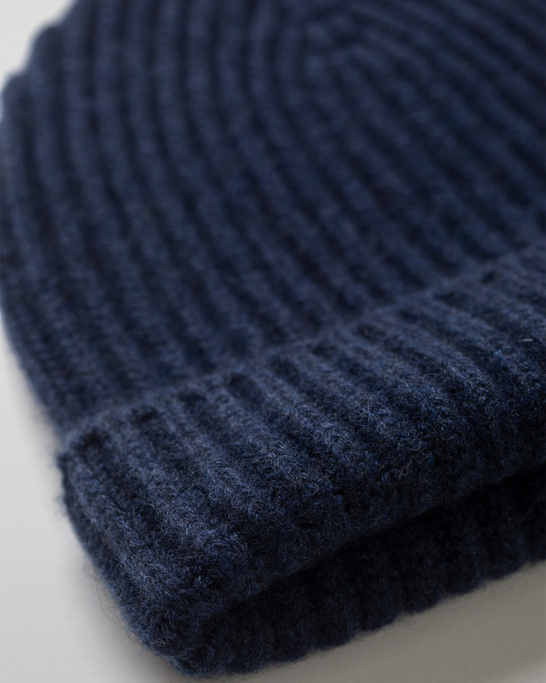 JOHNSTONS OF ELGIN LOVAT HAT NAVY 100% CASHMERE HAY03614HD7350ONE