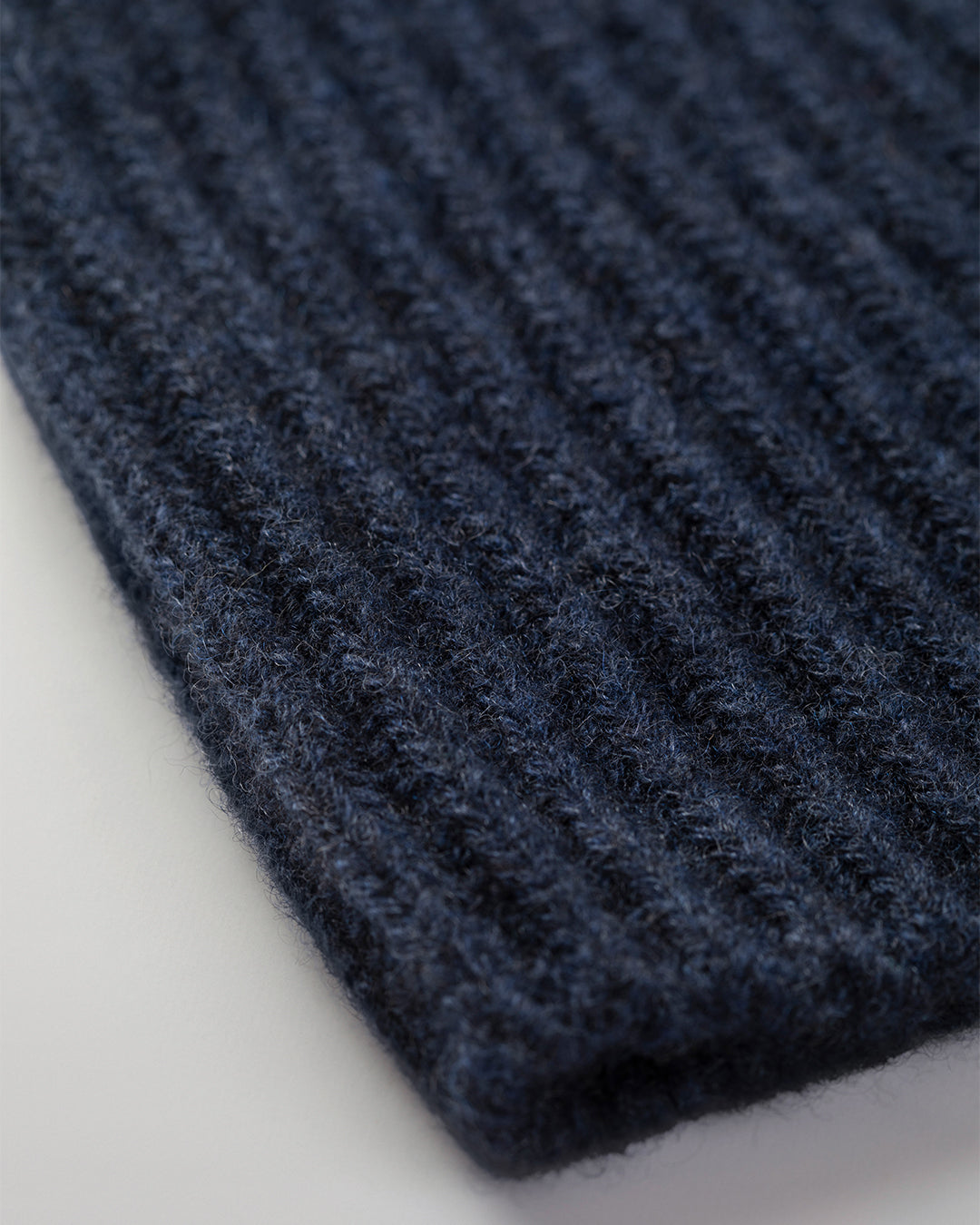 JOHNSTONS OF ELGIN LOVAT HAT NAVY 100% CASHMERE HAY03614HD7350ONE
