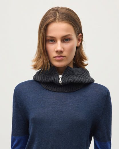 JOHNSTONS OF ELGIN CASHMERE RIBBED NEVIS HOOD WITH ZIP FASTENING DARK GREY 100% CASHMERE HAY03615Q26295ONE