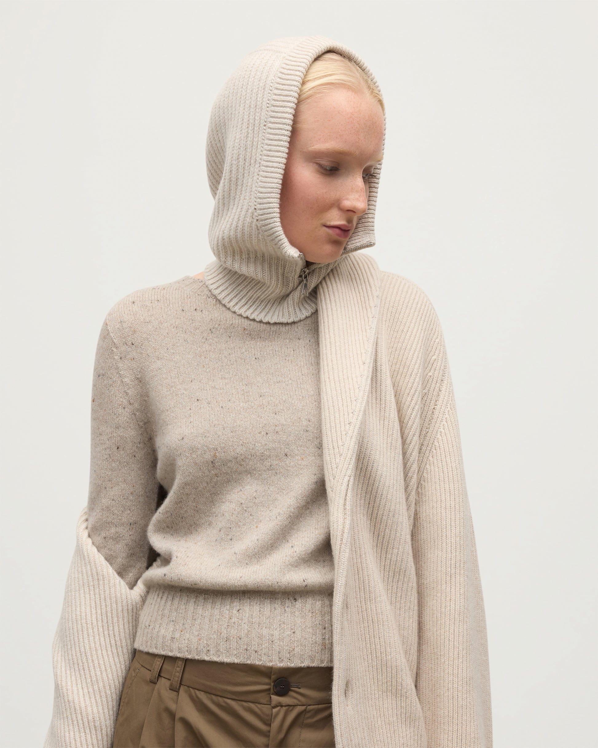 NEVIS HOOD NATURAL 100% CASHMERE ON A MODEL WEARING A NATURAL MARL CASHMERE SWEATER & SHAWL COLLAR CARDIGAN HAY03615Q26169ONE