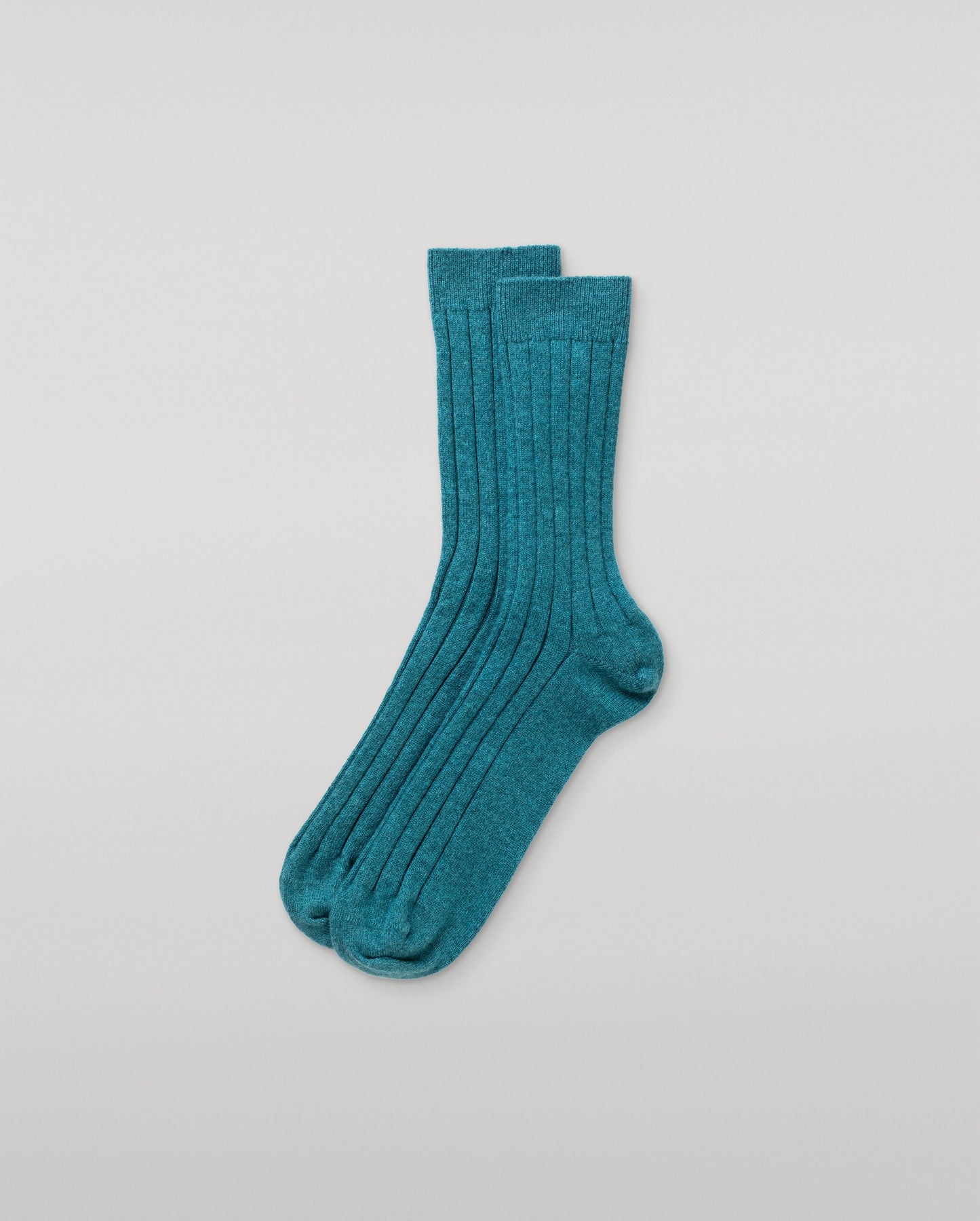JOHNSTONS OF ELGIN MENS CASHMERE RIBBED FLEMING SOCKS GREEN 90% CASHMERE, 10% NYLON HBN01009HC4327