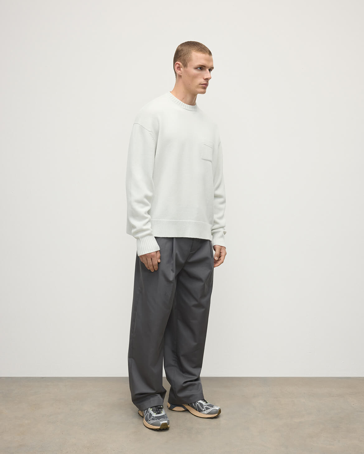 Johnstons of Elgin men's white cashmere sweater KAA05310HA0371
