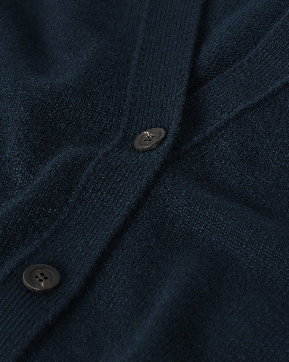 Johnstons of Elgin Women's Knitwear Bottle Green Boyfriend-Fit Green Cashmere Cardigan  close up KAA05560SC7341