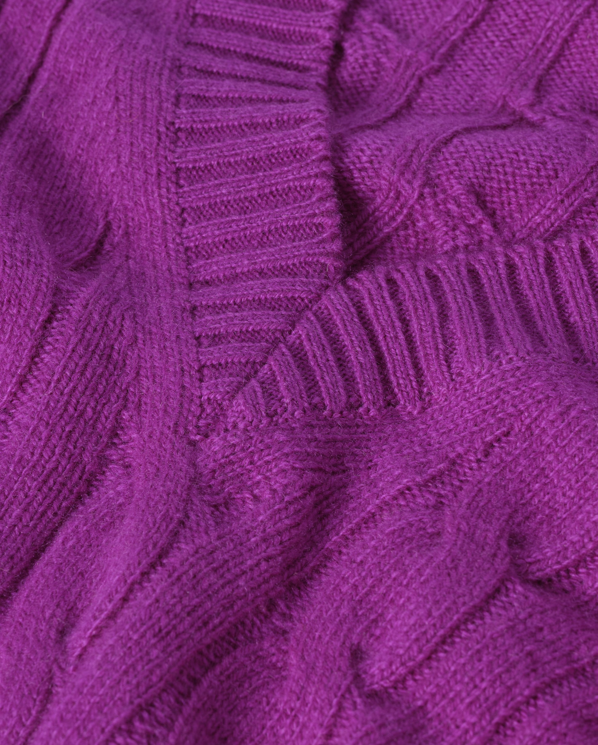JOHNSTONS OF ELGIN KYLESKU DEEP VEE SWEATER CASHMERE CABLE DEEP VEE SWEATER PURPLE 100% CASHMERE KAA05728SD5372