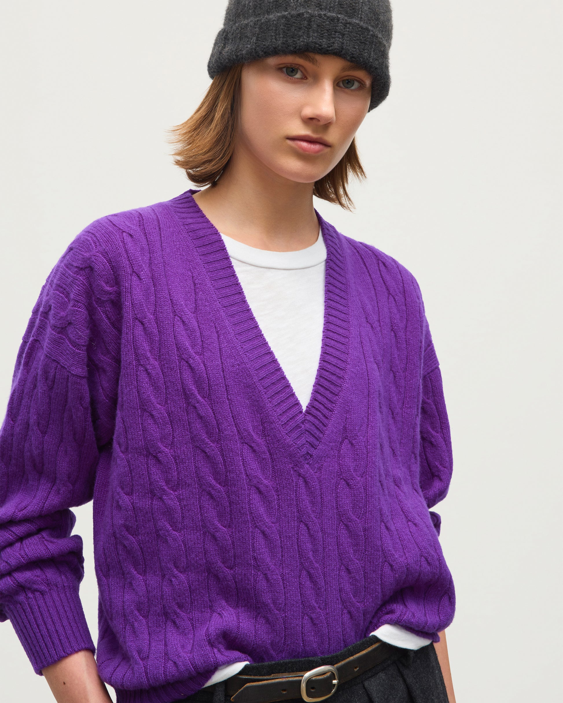 JOHNSTONS OF ELGIN KYLESKU DEEP VEE SWEATER CASHMERE CABLE DEEP VEE SWEATER PURPLE 100% CASHMERE KAA05728SD5372