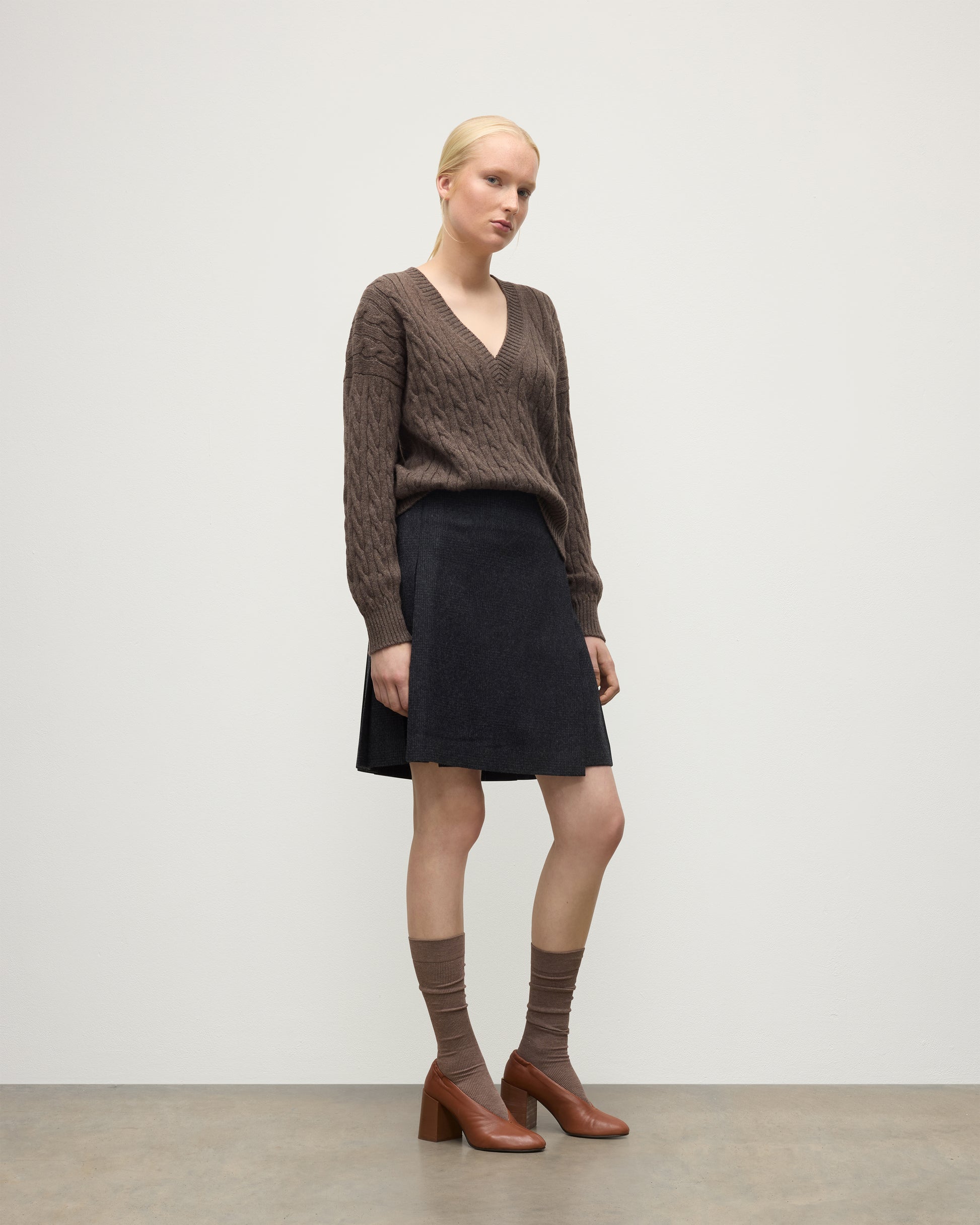 WOMENS KYLESKU DEEP VEE SWEATER BROWN ON A MODEL KAA05728HB7126
