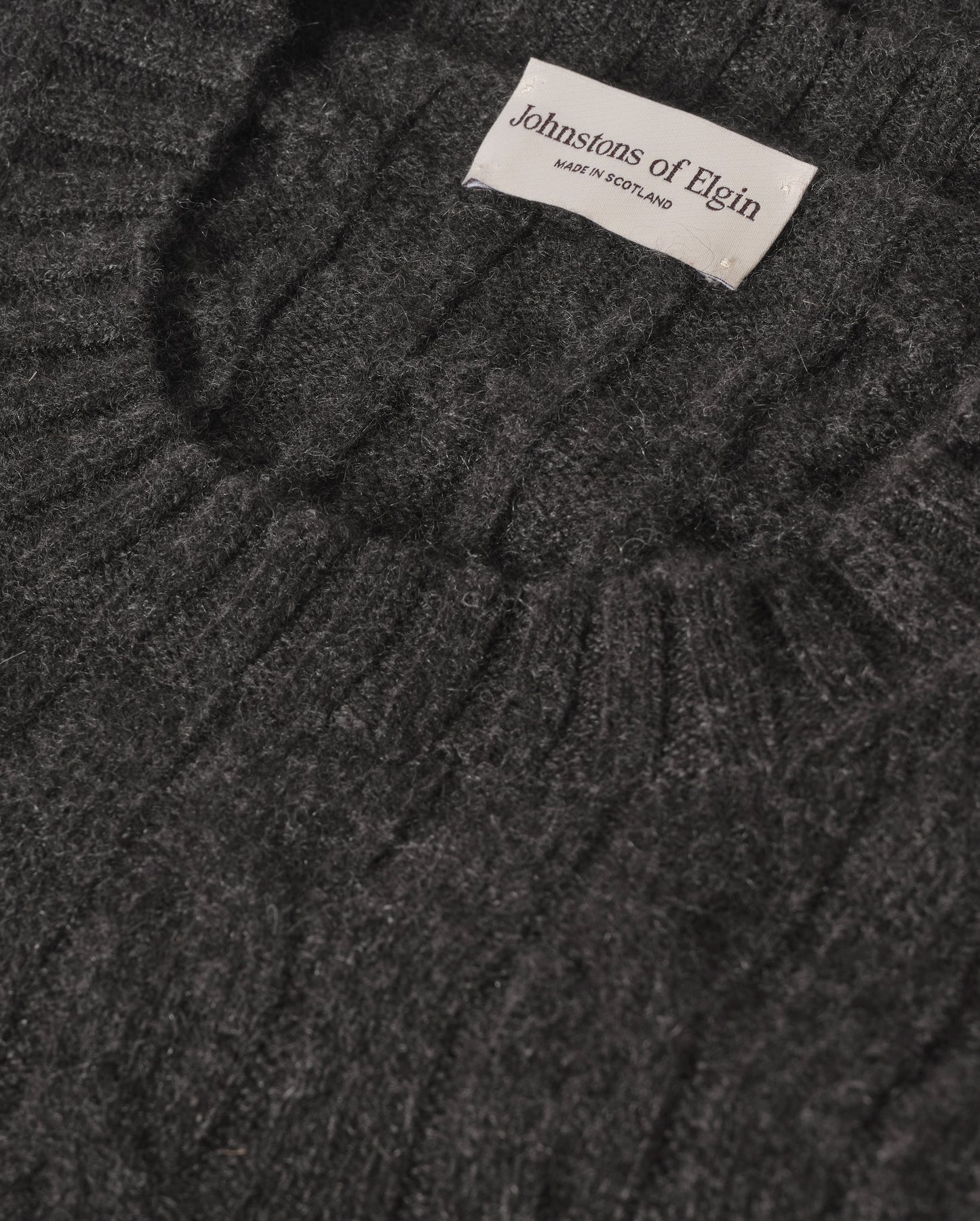 JOHNSTONS OF ELGIN CALDER CREW SWEATER CASHMERE CABLE CREW SWEATER DARK GREY 100% CASHMERE KAA05754HA7241