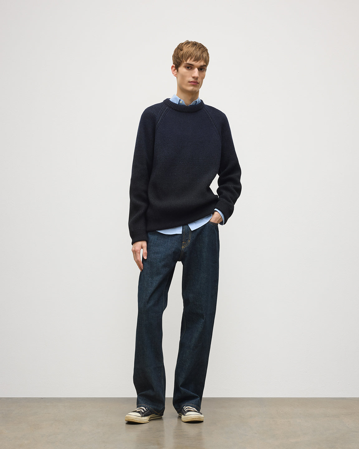 JOHNSTONS OF ELGIN PIONEER CREW SWEATER CASHMERE RIBBED OMBRE CREW NECK SWEATER - 6 PLY BLACK 100% CASHMERE KAA05954Q26321