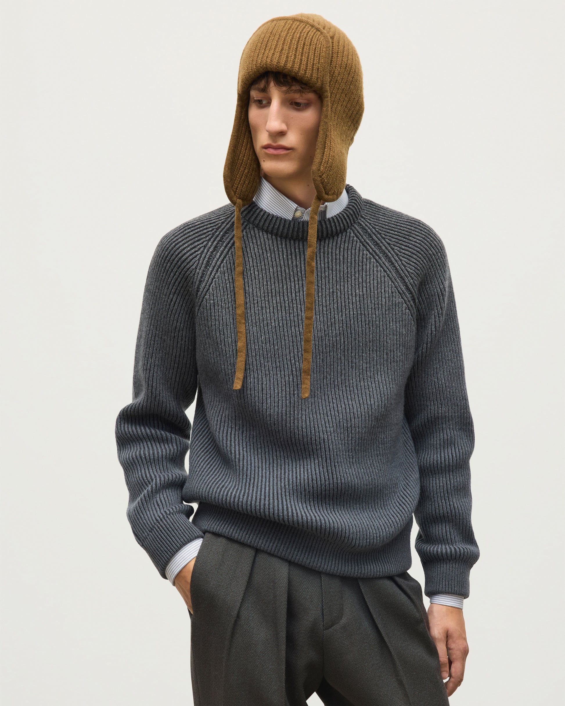 JOHNSTONS OF ELGIN PIONEER CREW SWEATER CASHMERE RIBBED OMBRE CREW NECK SWEATER - 6 PLY GREY 100% CASHMERE WITH DEWAR CASHMERE DEER STALKER HAT KAA05954Q26322