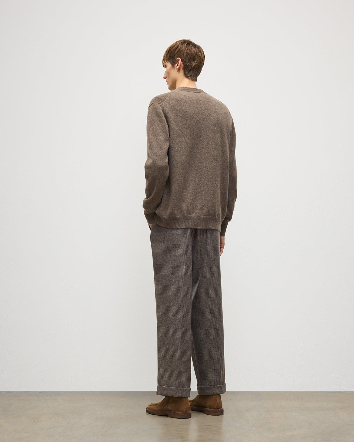 JOHNSTONS OF ELGIN REDPATH VEE NECK CARDIGAN CASHMERE VEE NECK CARDIGAN - 4 PLY BROWN 100% CASHMERE KAA05962HB7128