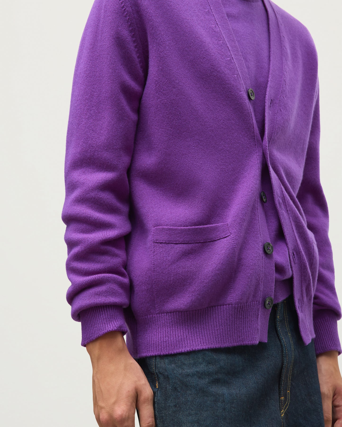 JOHNSTONS OF ELGIN REDPATH VEE NECK CARDIGAN CASHMERE VEE NECK CARDIGAN - 4 PLY PURPLE 100% CASHMERE KAA05962SD5371