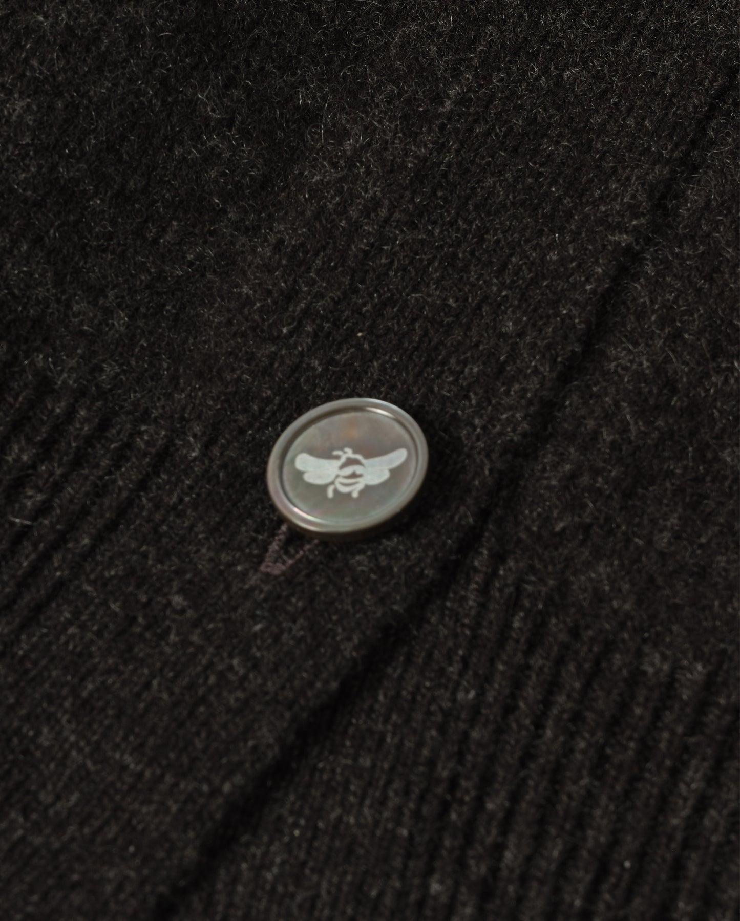 JOHNSTONS OF ELGIN WILD THISTLE INTARSIA CARDIGAN CASHMERE THISTLE INTARSIA VEE NECK CARDIGAN WITH POCKETS DARK GREY 100% CASHMERE KAA05974JU1657