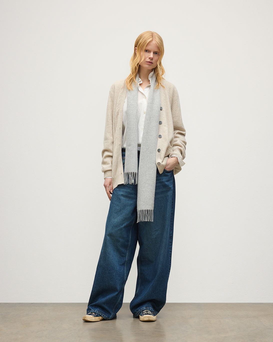 JOHNSTONS OF ELGIN WILD THISTLE INTARSIA CARDIGAN CASHMERE THISTLE INTARSIA VEE NECK CARDIGAN WITH POCKETS CREAM 100% CASHMERE KAA05974JU1659
