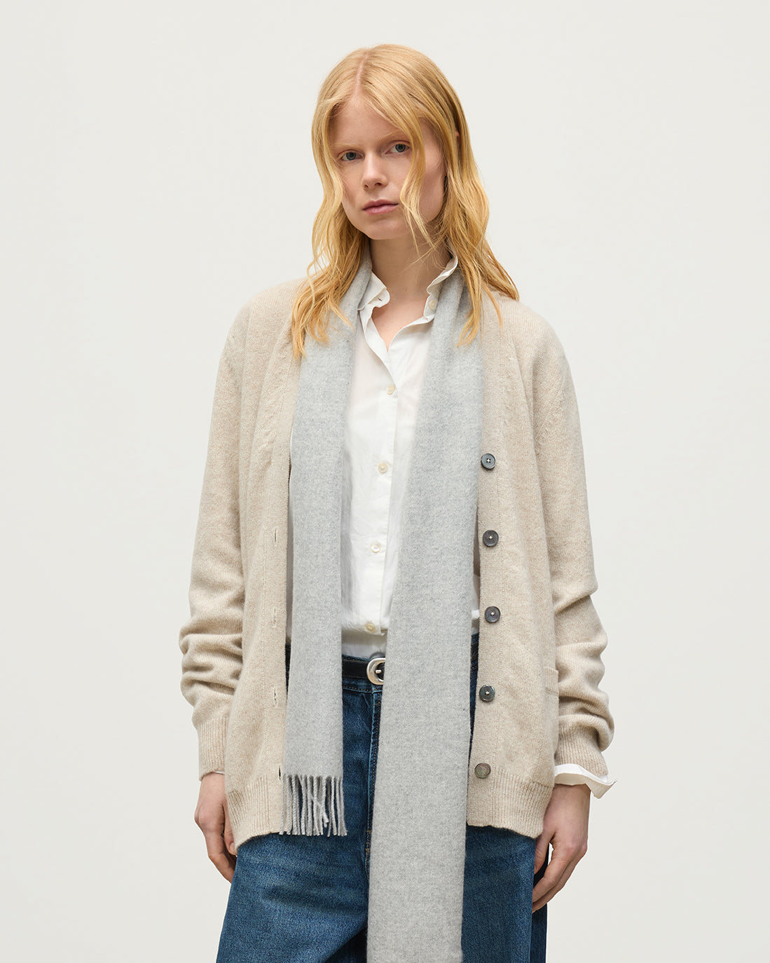 JOHNSTONS OF ELGIN WILD THISTLE INTARSIA CARDIGAN CASHMERE THISTLE INTARSIA VEE NECK CARDIGAN WITH POCKETS CREAM 100% CASHMERE KAA05974JU1659