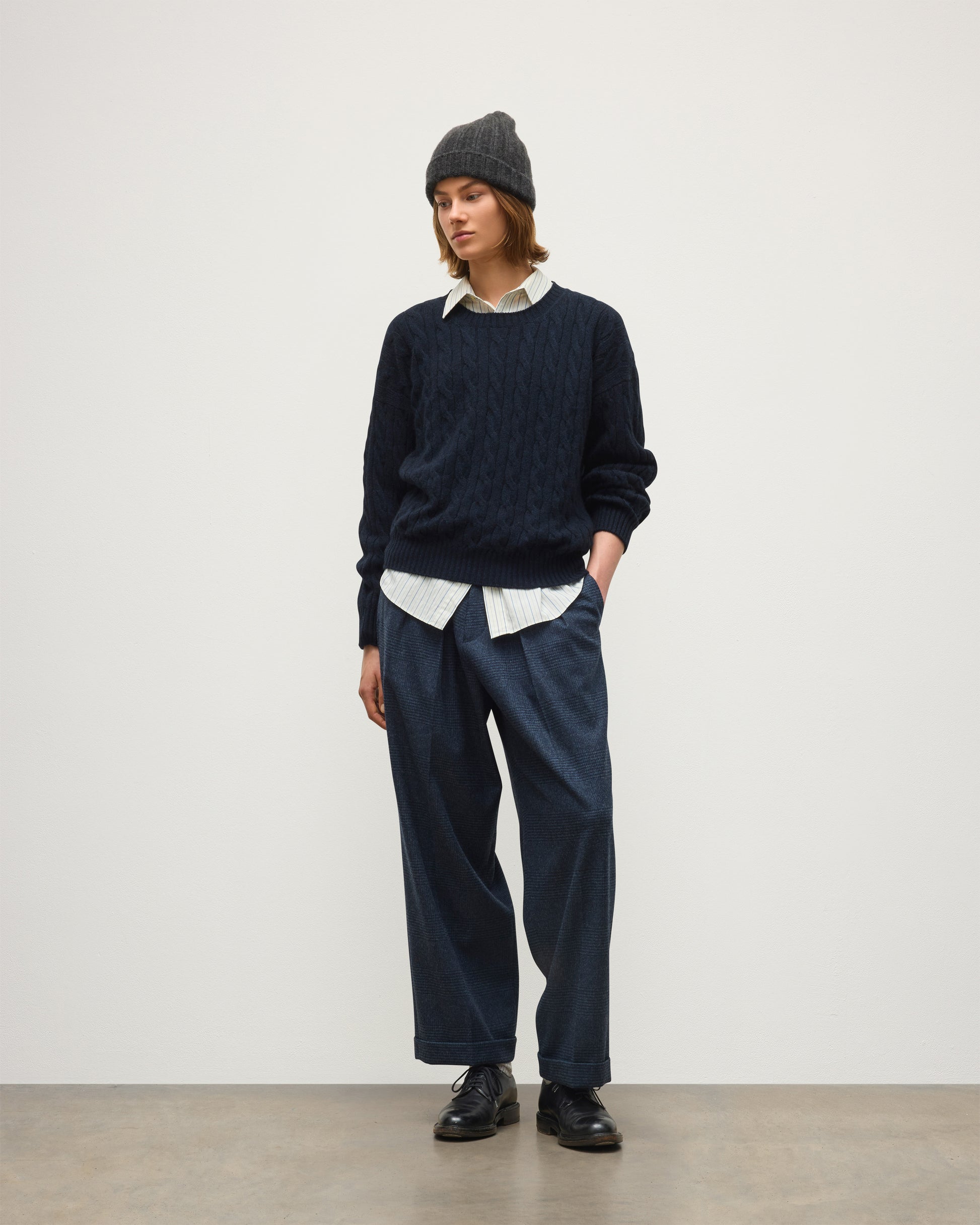 JOHNSTONS OF ELGIN KYLESKU CREW SWEATER CASHMERE CABLE ROUND NECK SWEATER DARK BLUE 100% CASHMERE KAA06028HD7347
