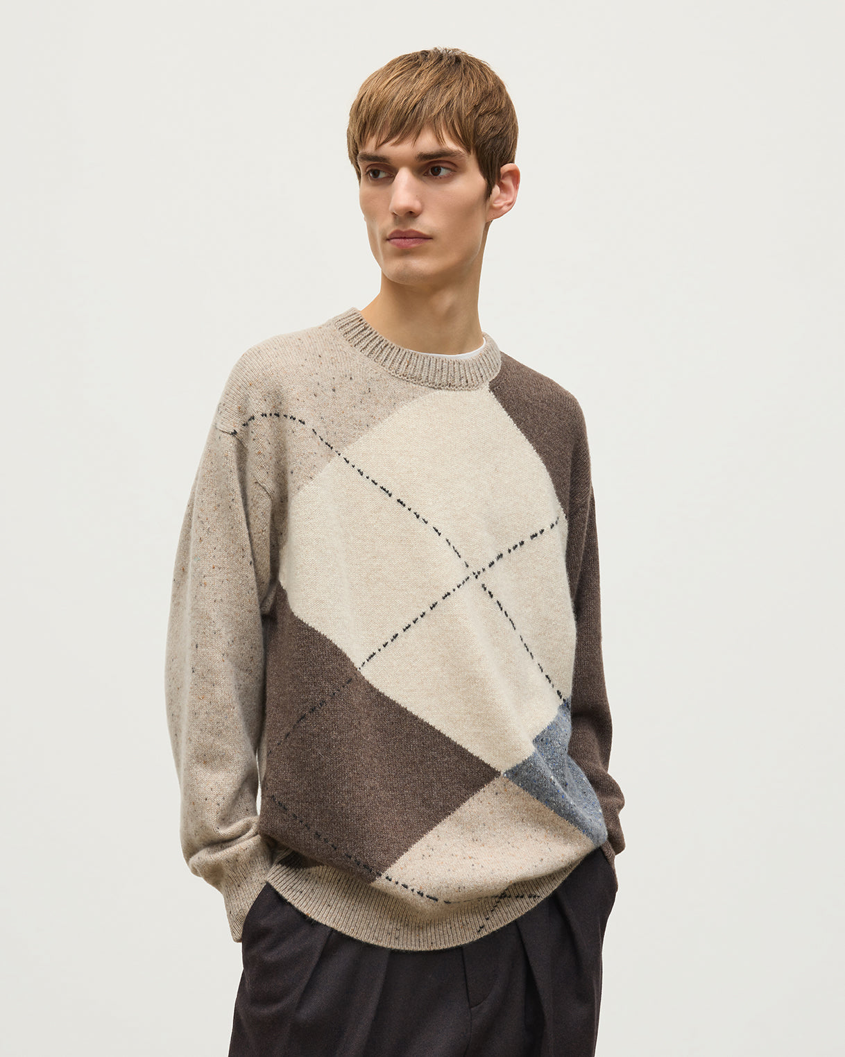 JOHNSTONS OF ELGIN MONTEITH CREW SWEATER DONEGAL CASHMERE EXPLODED ARGYLE CREW SWEATER CREAM 100% CASHMERE KAA06033JU1641