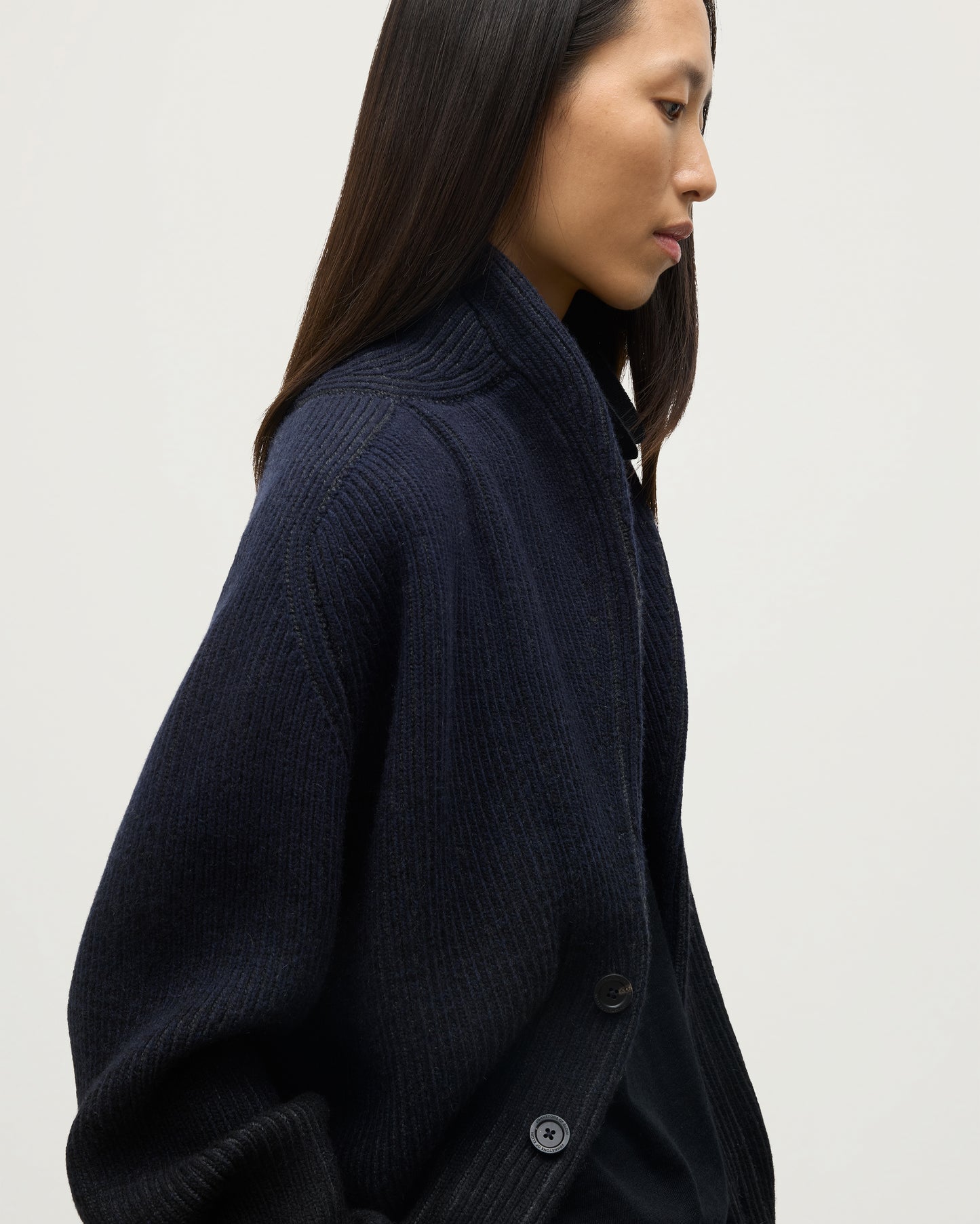 FEMALE MODEL WEARING JOHNSTONS OF ELGIN PIONEER SHAWL CARDIGAN NAVY & BLACK 100% CASHMERE UAA05750Q25947