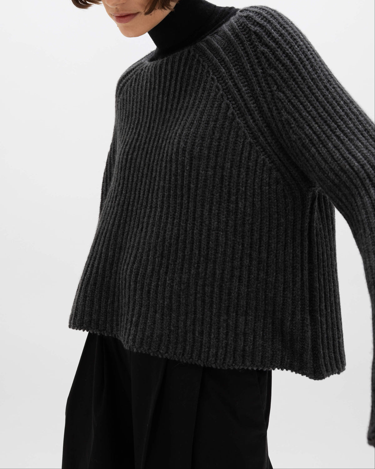 Johnstons of Elgin AW24 Women's Knitwear Charcoal Ribbed Cashmere Cropped Sweater KAB05272SA7052