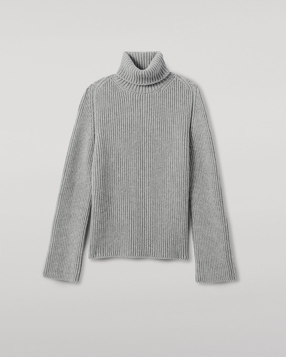 Johnstons of Elgin AW25 Women's Knitwear Light Grey Roll-Collar Grey Cashmere Jumper close up KAB05492HA0308