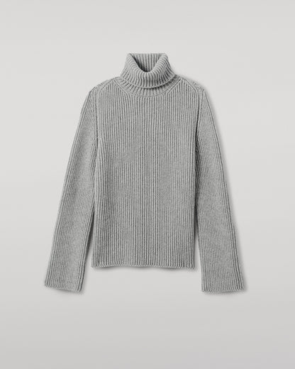 Johnstons of Elgin AW25 Women's Knitwear Light Grey Roll-Collar Grey Cashmere Jumper close up KAB05492HA0308