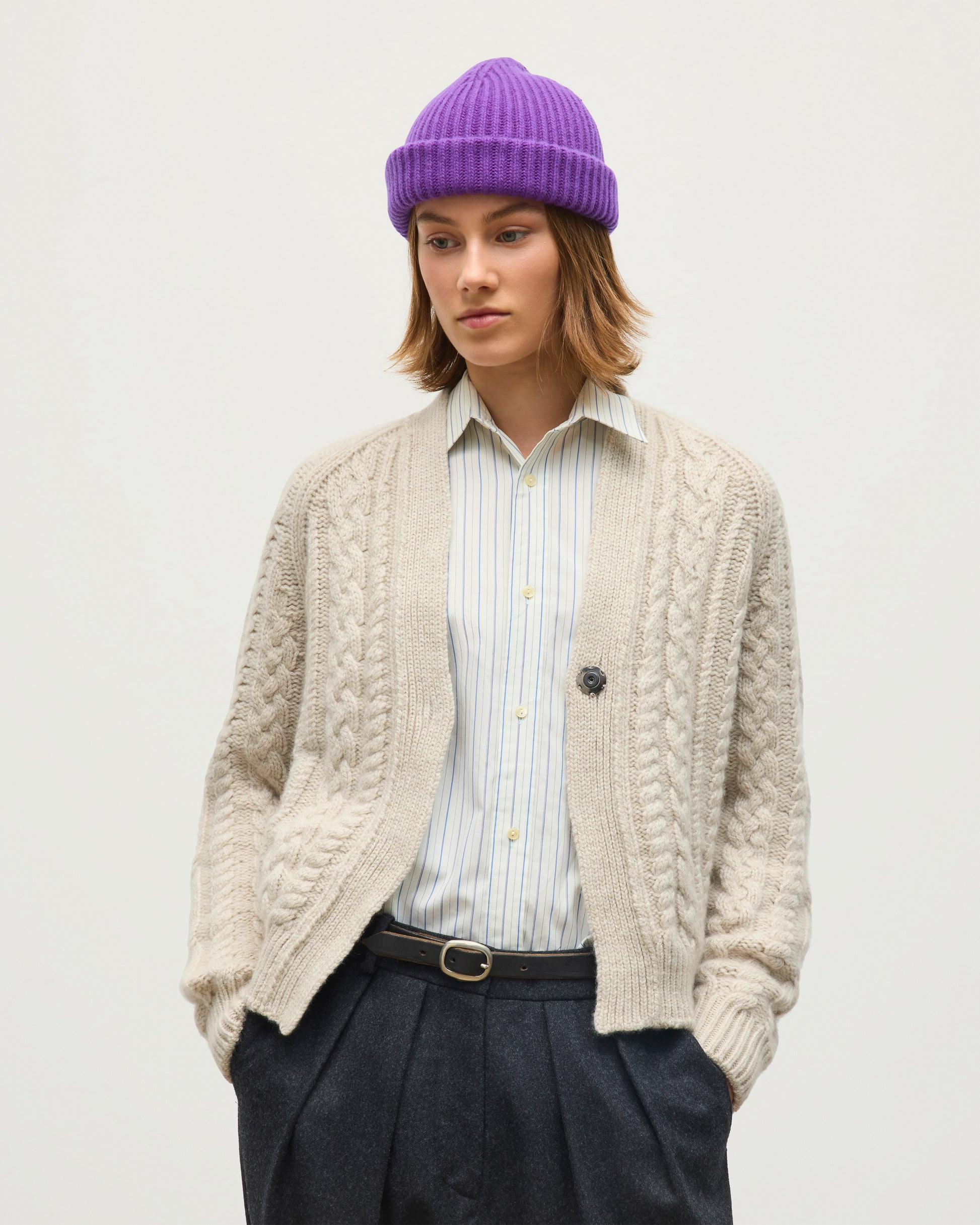 JOHNSTONS OF ELGIN MABEL VEE CARDIGAN CASHMERE ARAN CABLE VEE NECK CARDIGAN DETAIL ON BACK CREAM 100% CASHMERE KAB05982HA0396