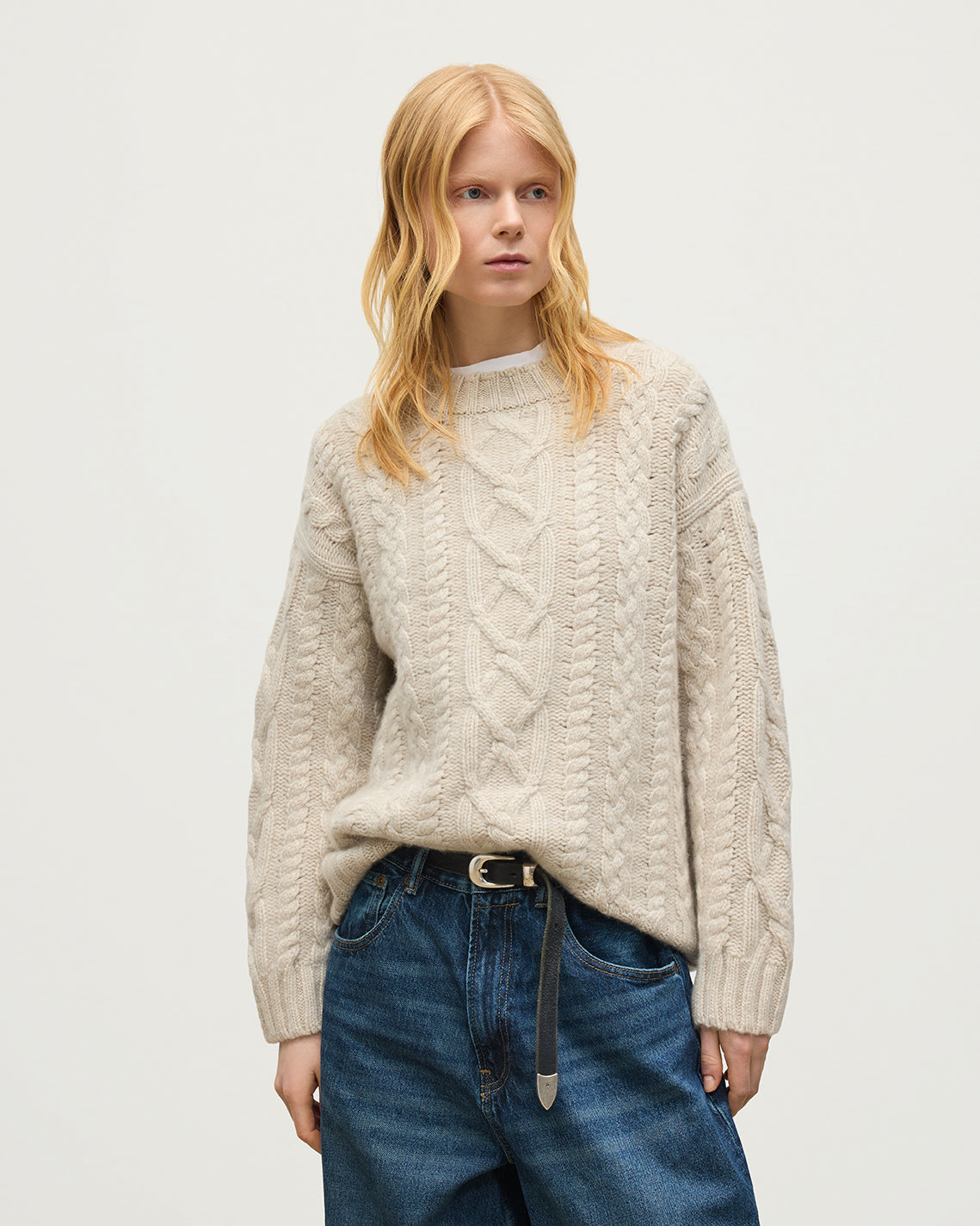 JOHNSTONS OF ELGIN MABEL CREW SWEATER CASHMERE ARAN CABLE ROUND NECK SWEATER CREAM 100% CASHMERE KAB06123HA0396