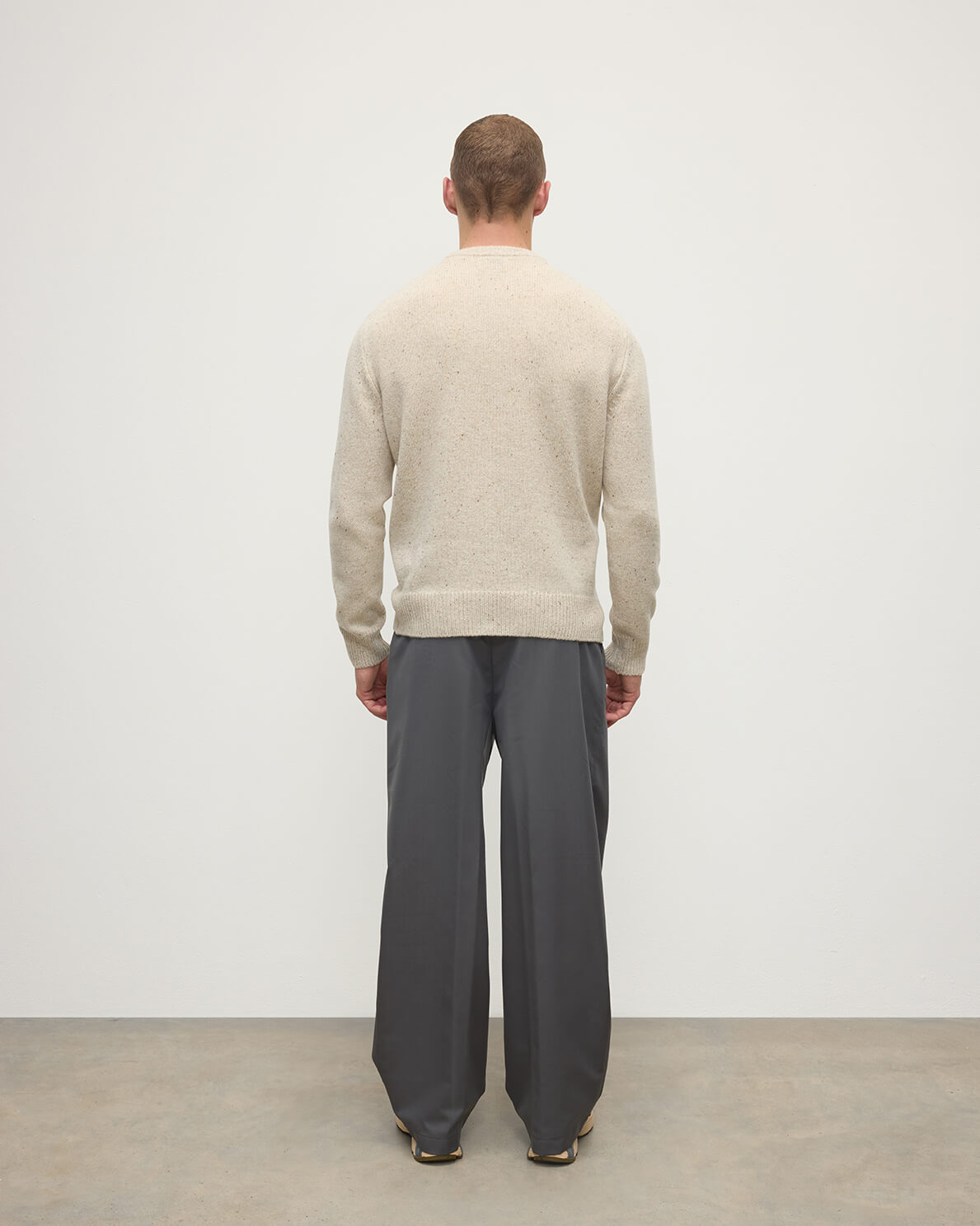Model wears Johnstons of Elgin AW25 Men's Knitwear Cream Dun Donegal Cream Donegal Cashmere Marl Jumper back KAC05287006334