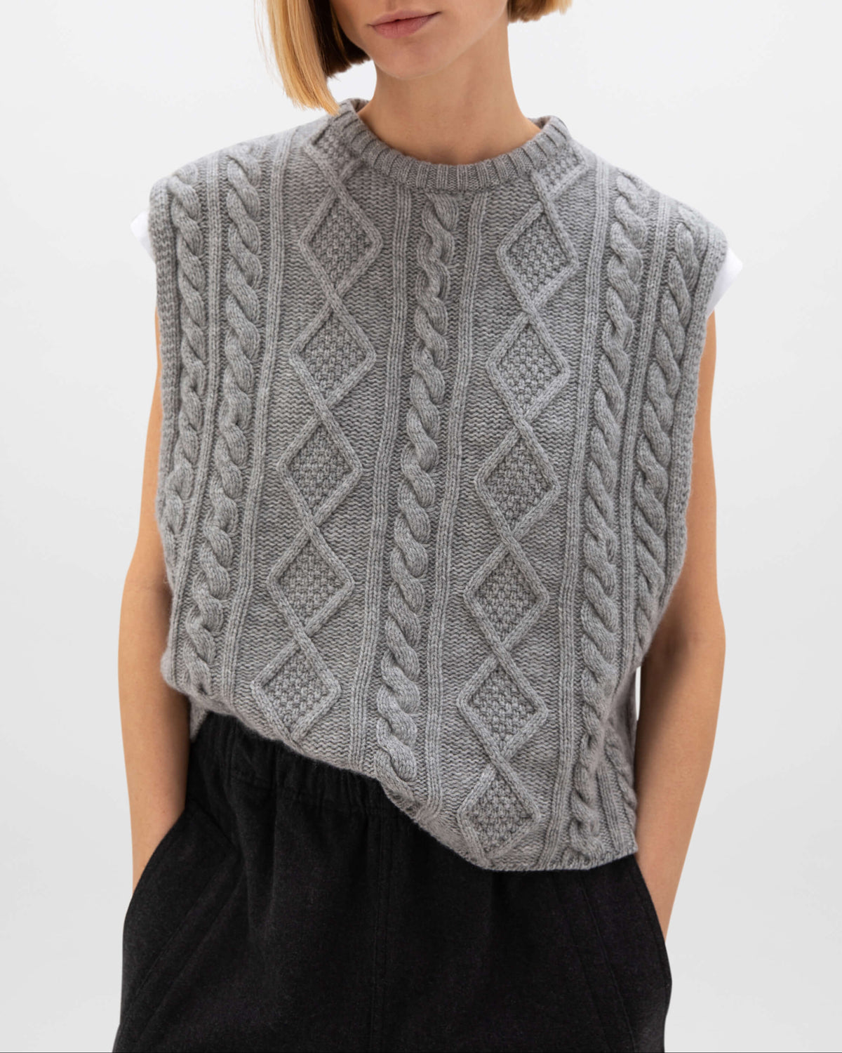 Johnstons of Elgin AW24 Women's Knitwear Light Grey Aran Cable Oversize Cashmere Tank KAC05321HA0308