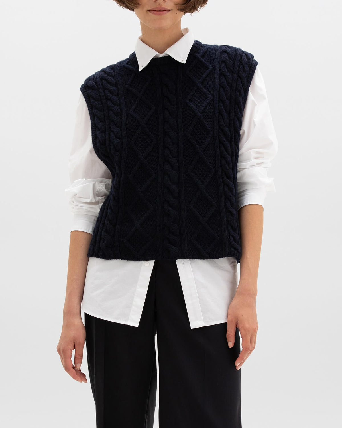 Johnstons of Elgin AW24 Women's Knitwear Dark Navy Aran Cable Oversize Cashmere Tank KAC05321SD7286
